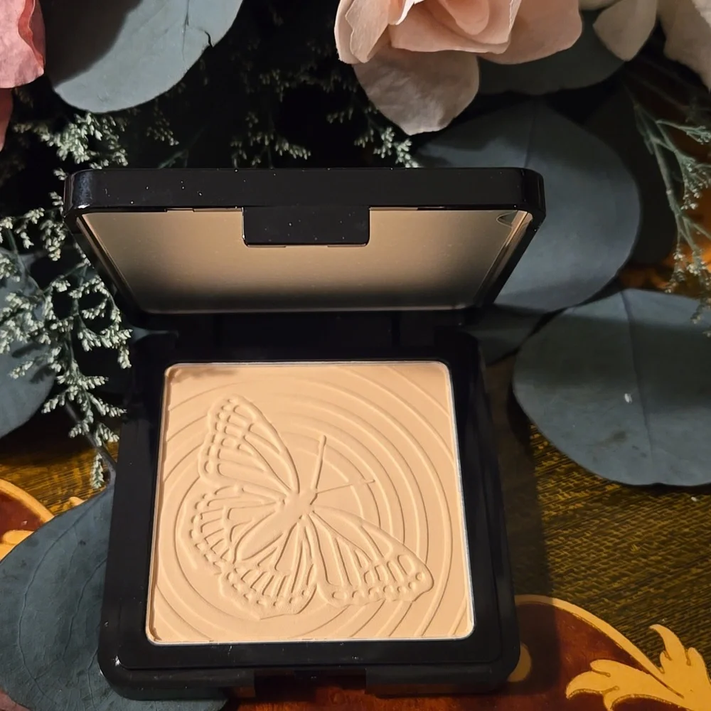WHAT'S UP - WIND DANCERS - *LIGHT*- PRESSED SETTING POWDER - NIB